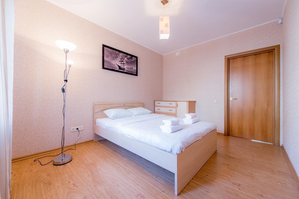 Ferienwohnung Five Stars Kirova 23A Tscheljabinsk Zimmer foto