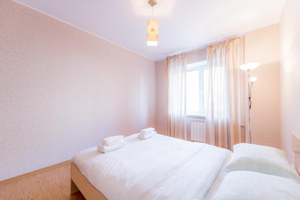 Ferienwohnung Five Stars Kirova 23A Tscheljabinsk Zimmer foto